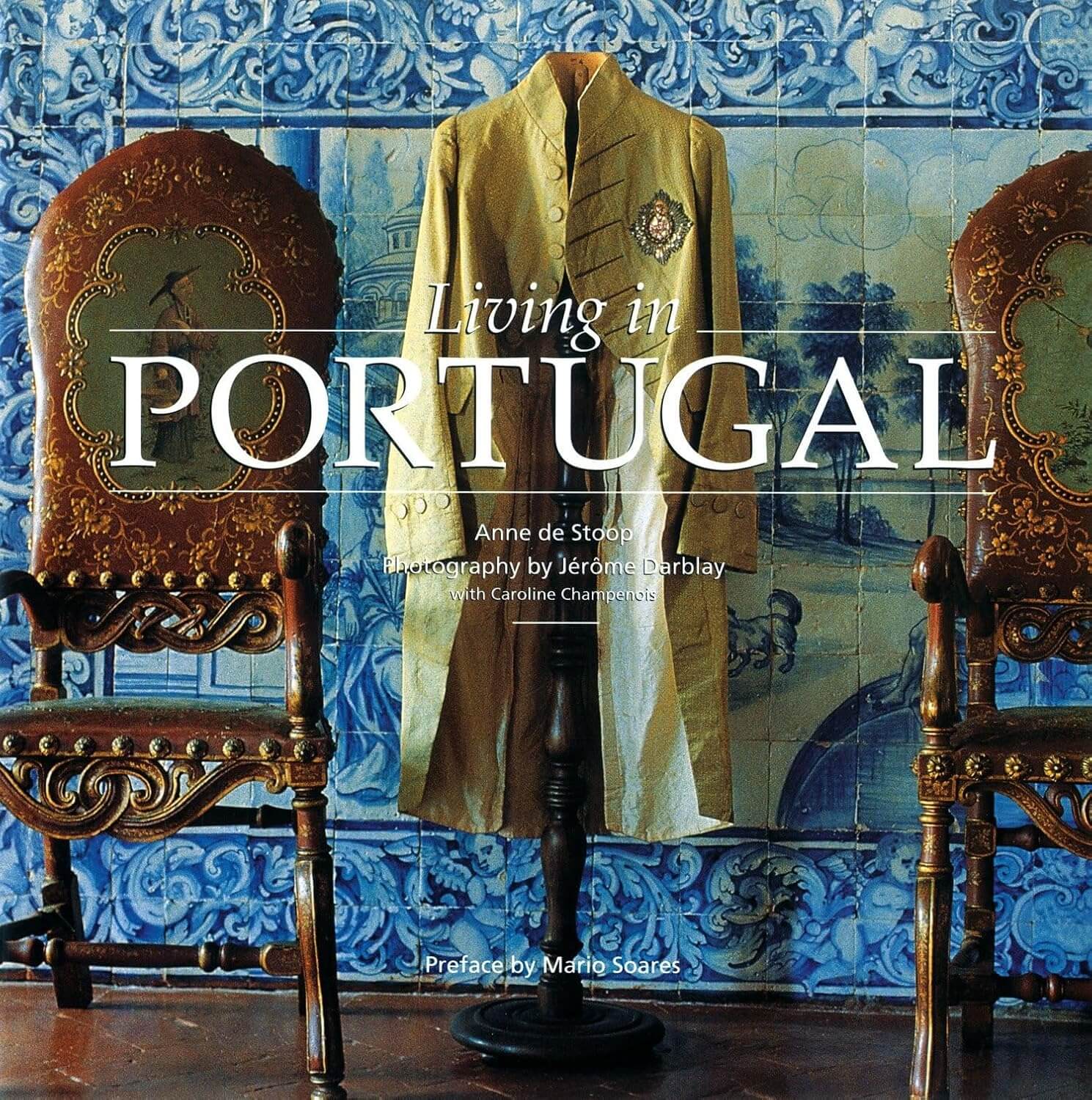 Living in Portugal Flammarion Book Cover